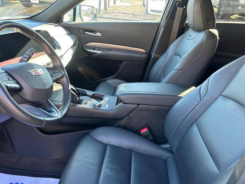 2025 Cadillac XT4 Premium Luxury