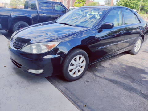 2004 Toyota Camry for sale at The Car Cove, LLC in Muncie IN