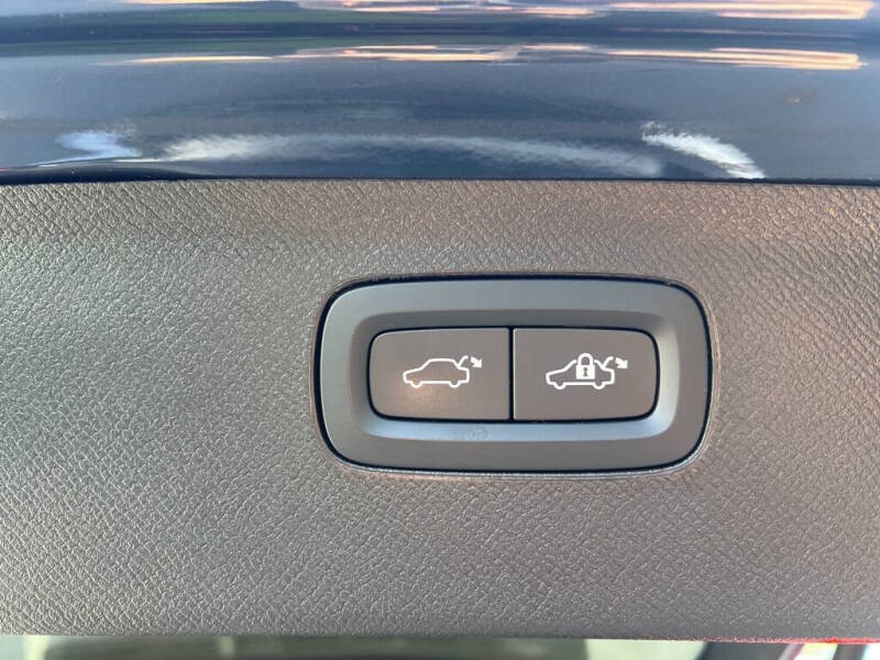 2023 Volvo XC90 Recharge T8 Ultimate Bright Theme 7P