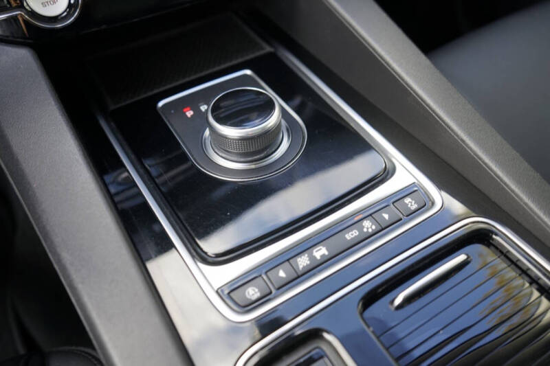 2018 Jaguar F-PACE 25t Premium