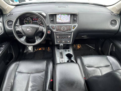 2017 Nissan Pathfinder Platinum