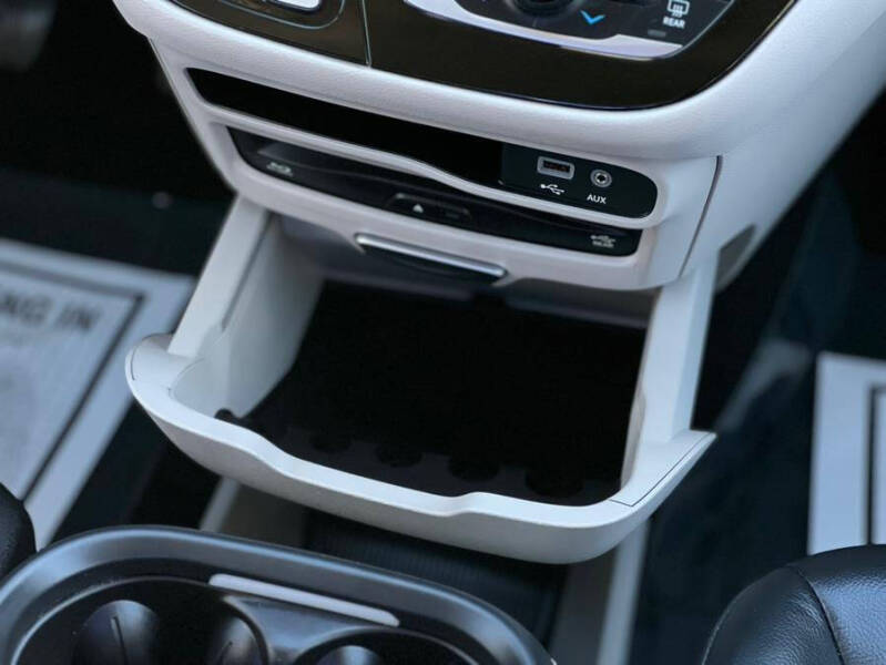 2017 Chrysler Pacifica Touring-L Plus