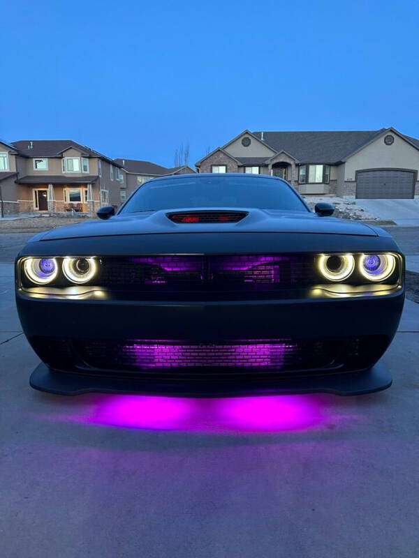 2015 Dodge Challenger SRT photo 12