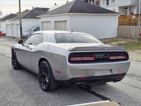 2015 Dodge Challenger SXT Plus