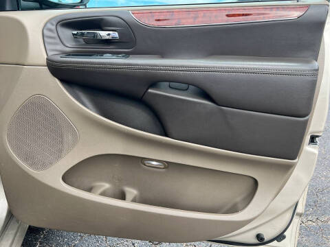 2013 Chrysler Town and Country Touring-L