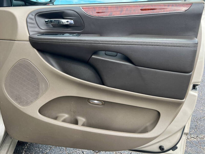 2013 Chrysler Town and Country Touring-L