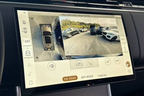 2025 Land Rover Range Rover P615 SV