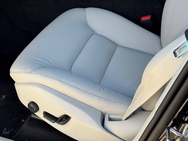 2025 Volvo XC60 T8 Plus Dark Theme