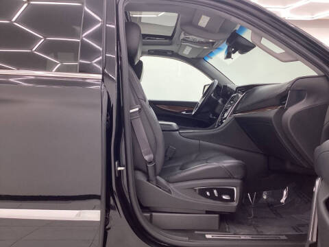 2017 Cadillac Escalade Luxury