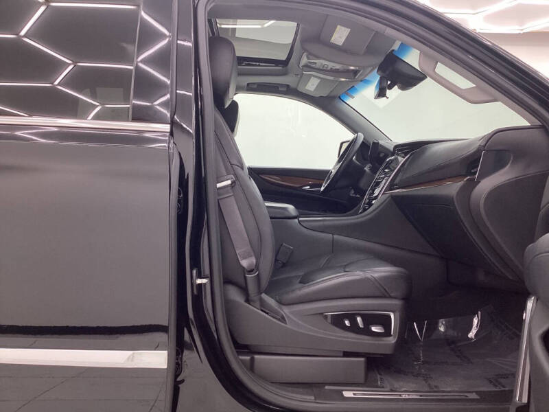 2017 Cadillac Escalade Luxury