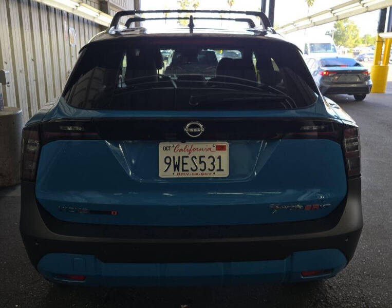 2025 Nissan Kicks SR