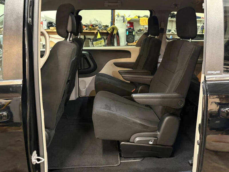 2012 Chrysler Town and Country Touring