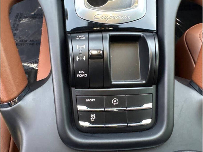 2017 Porsche Cayenne Platinum Edition