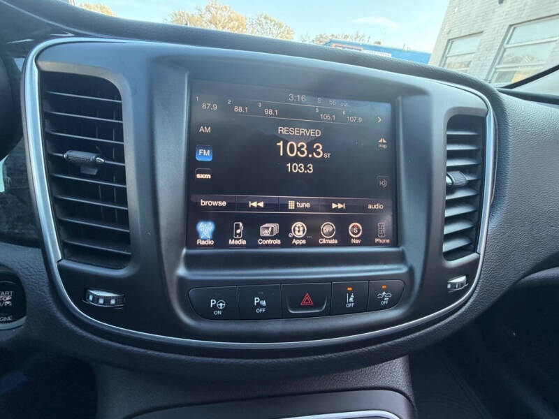 2015 Chrysler 200 C
