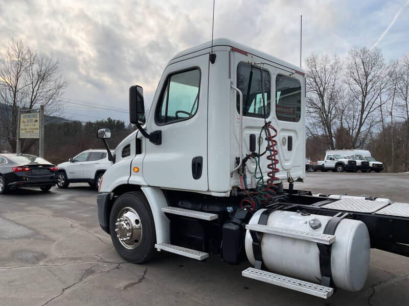 2016 Freightliner Cascadia