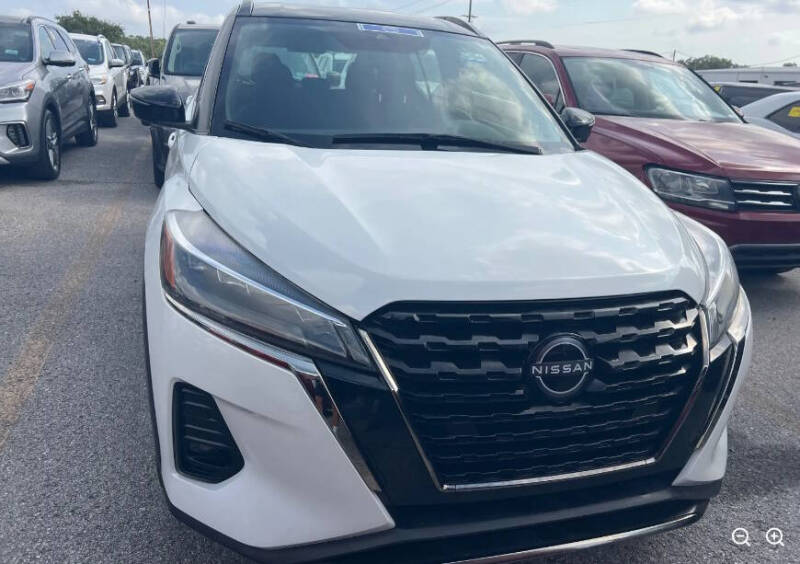 2023 Nissan Kicks SR