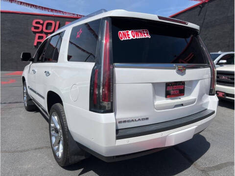 2019 Cadillac Escalade Platinum