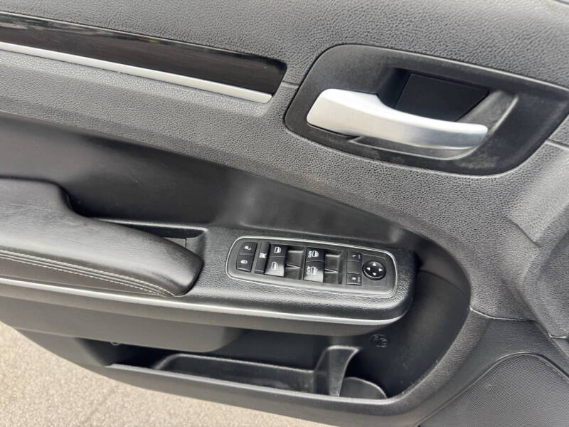 2018 Chrysler 300 S