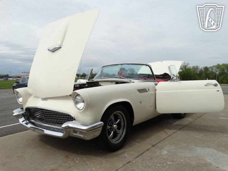 1956 Ford Thunderbird