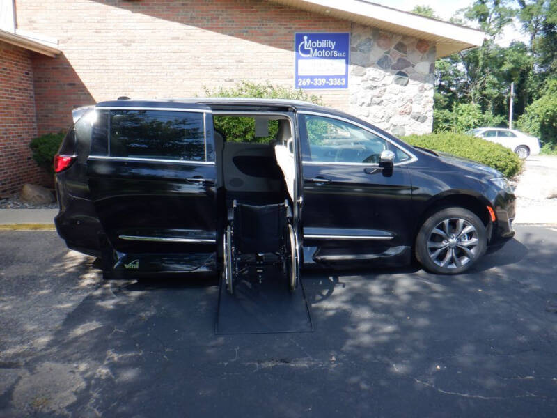 2019 Chrysler Pacifica for sale at Mobility Motors LLC - A Wheelchair Van in Battle Creek MI