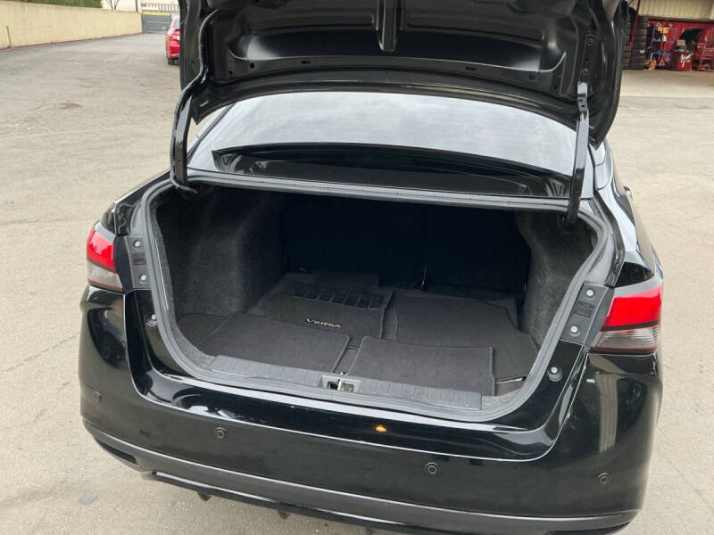 2020 Nissan Versa SR