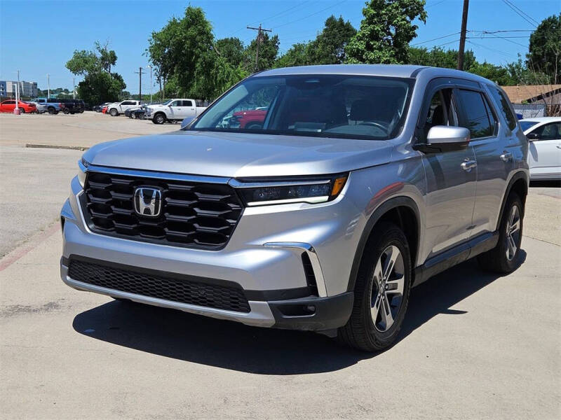 2023 Honda Pilot EX-L w/Rear Captain's Chairs