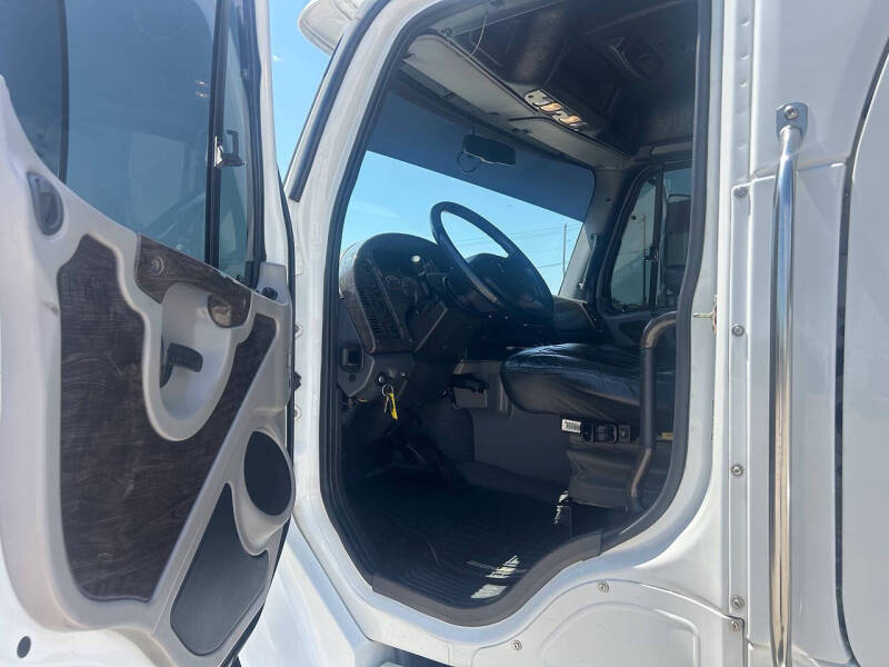 2007 Freightliner M2 106