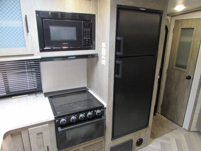 2022 Forest River 270FKS