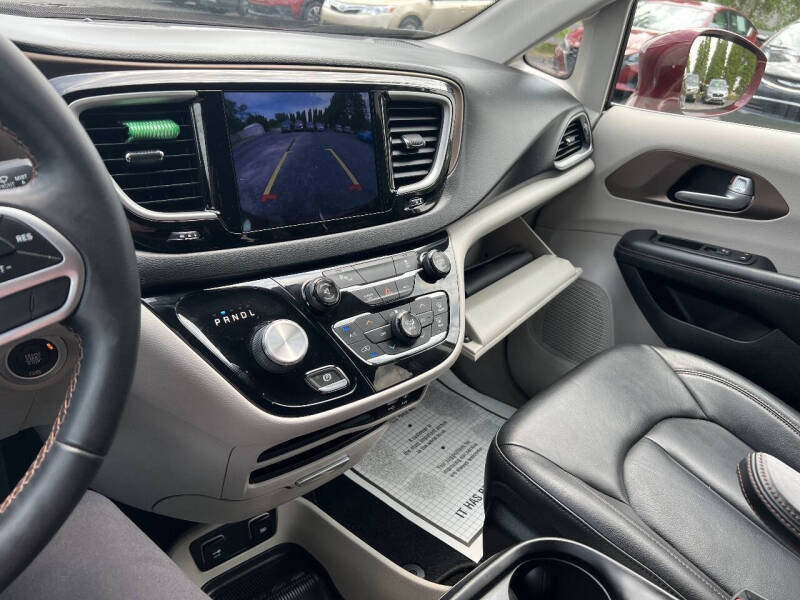 2017 Chrysler Pacifica Touring-L