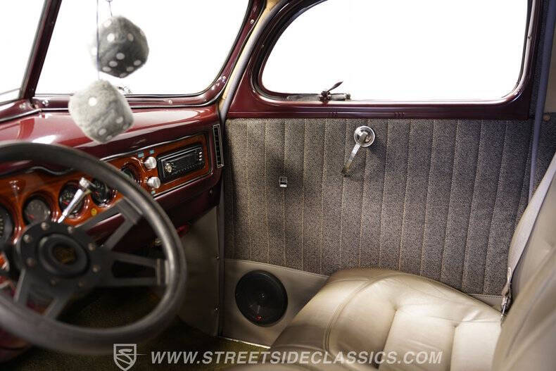 1940 Ford Deluxe