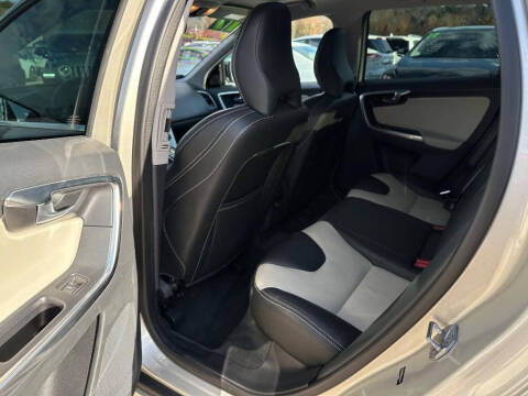 2017 Volvo XC60 T5 Dynamic