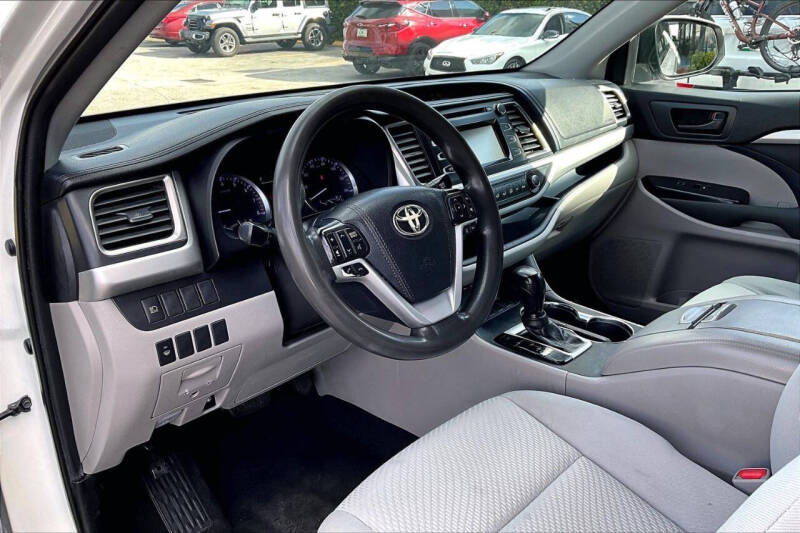 2019 Toyota Highlander LE