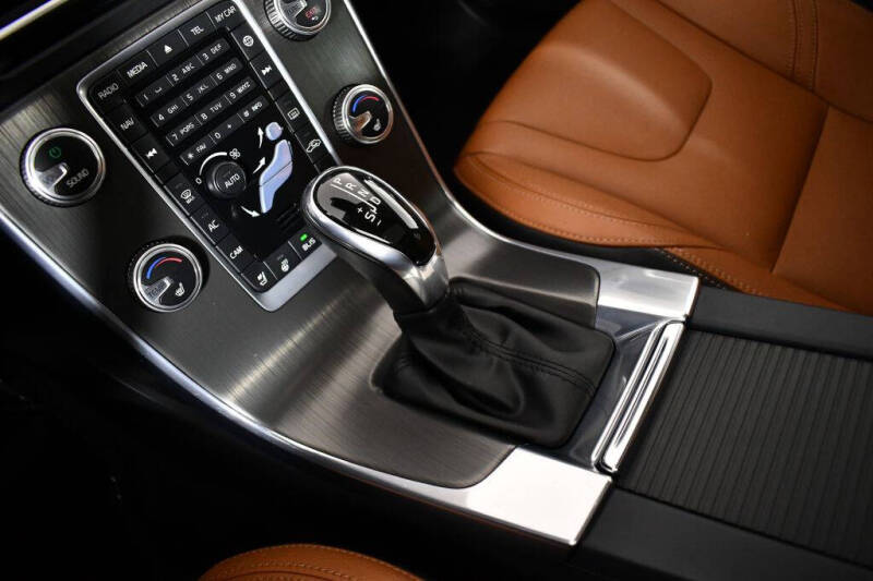 2015 Volvo V60 Cross Country T5