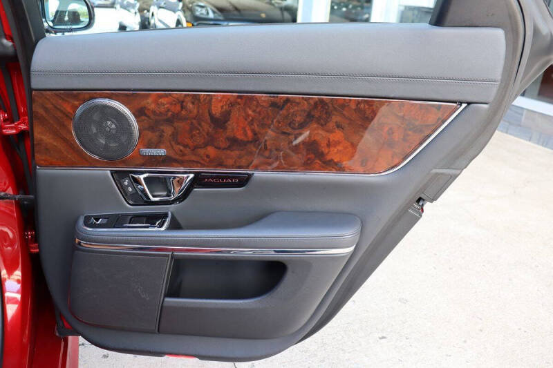 2016 Jaguar XJ R-Sport