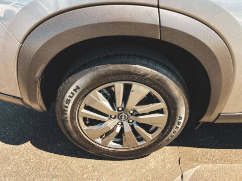 2024 Nissan Pathfinder SV