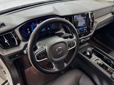 2024 Volvo XC60 B5 Core Dark Theme