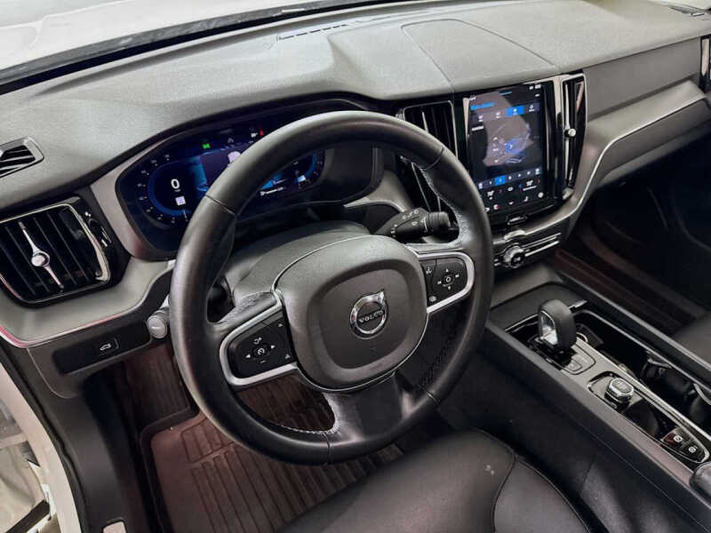 2024 Volvo XC60 B5 Core Dark Theme