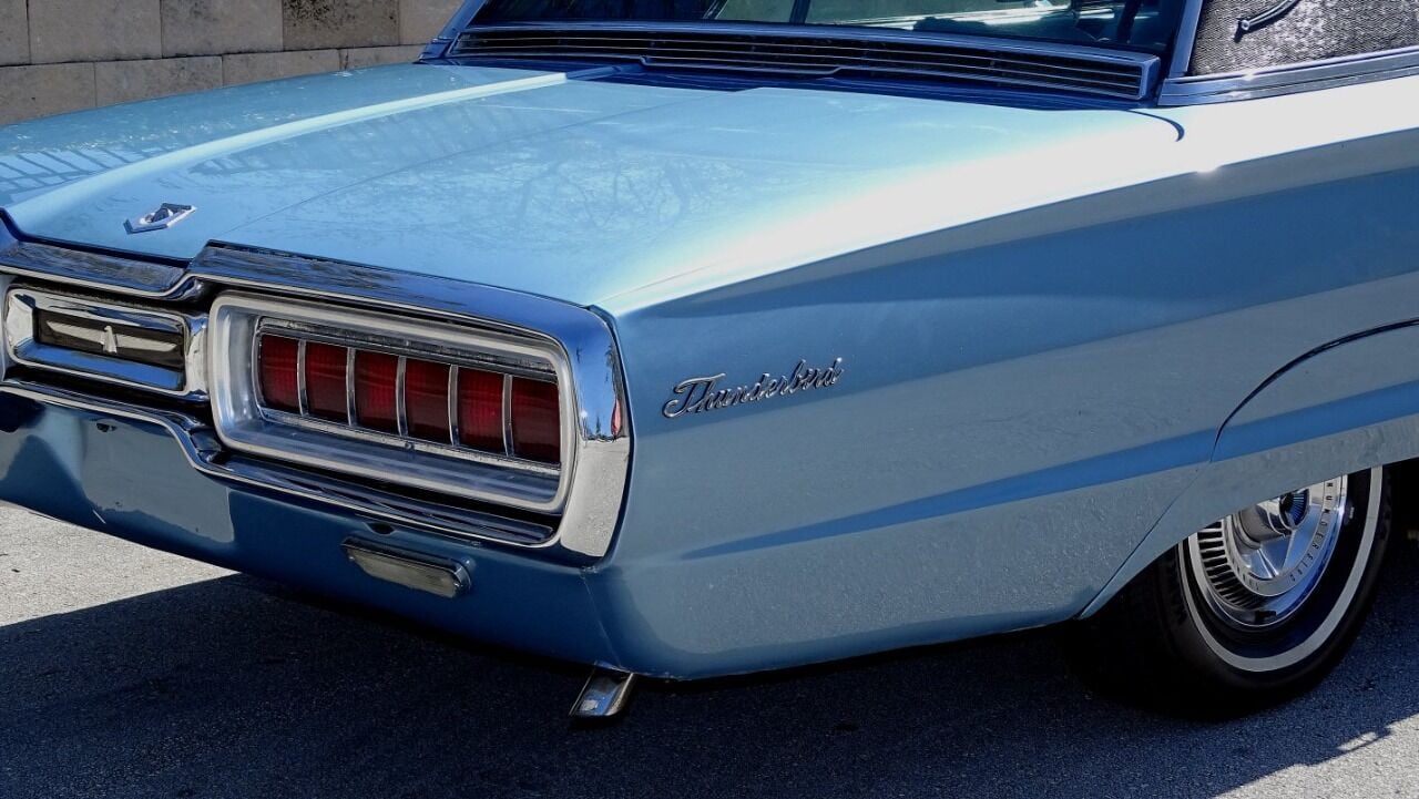 1965 Ford Thunderbird 17