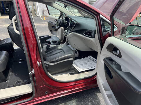 2017 Chrysler Pacifica Touring-L