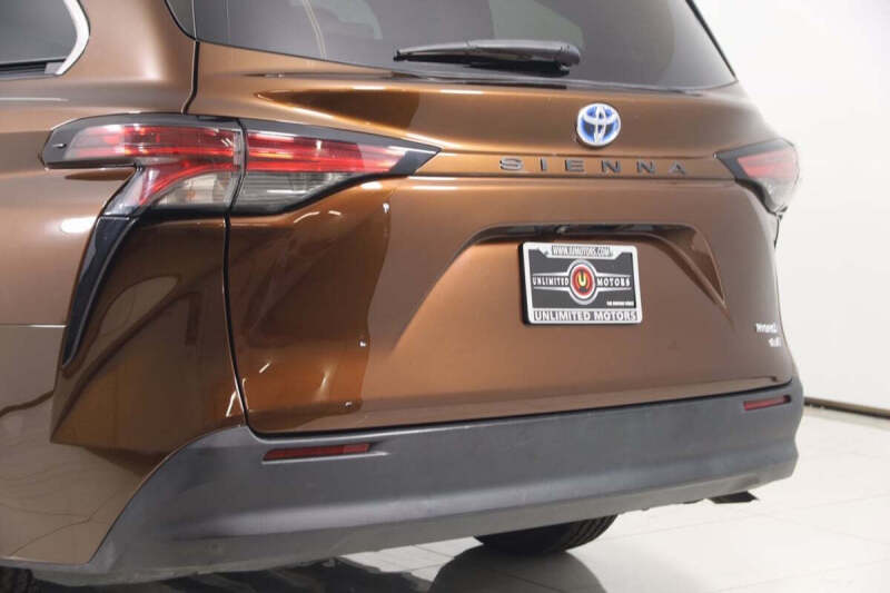 2021 Toyota Sienna LE 8-Passenger