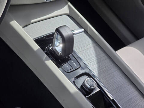 2025 Volvo XC60 T8 Plus Dark Theme