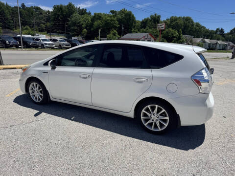 2014 Toyota Prius v Five