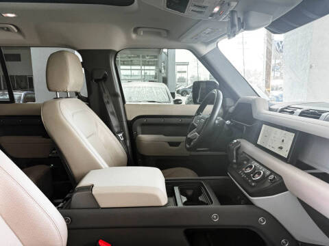 2023 Land Rover Defender 110 SE