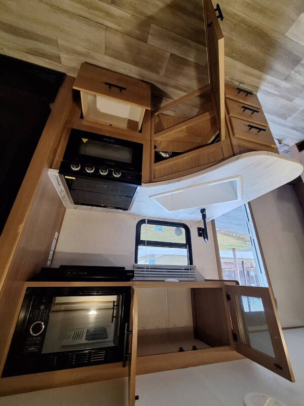 2023 Prime Time RV Avenger 24BHS