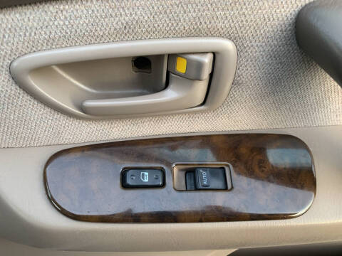 2004 Toyota Sequoia SR5