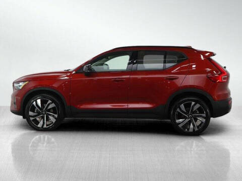 2023 Volvo XC40 B5 Ultimate Dark Theme