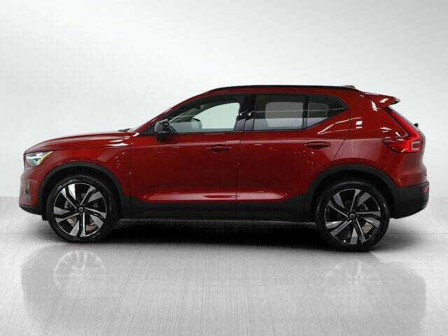2023 Volvo XC40 B5 Ultimate Dark Theme
