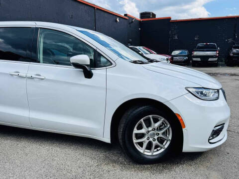 2023 Chrysler Pacifica Touring L