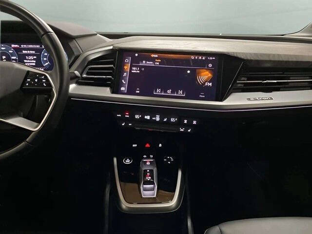 2024 Audi Q4 e-tron quattro Premium 55