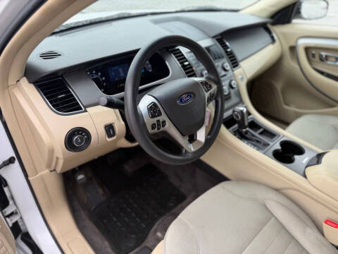 2017 Ford Taurus SE
